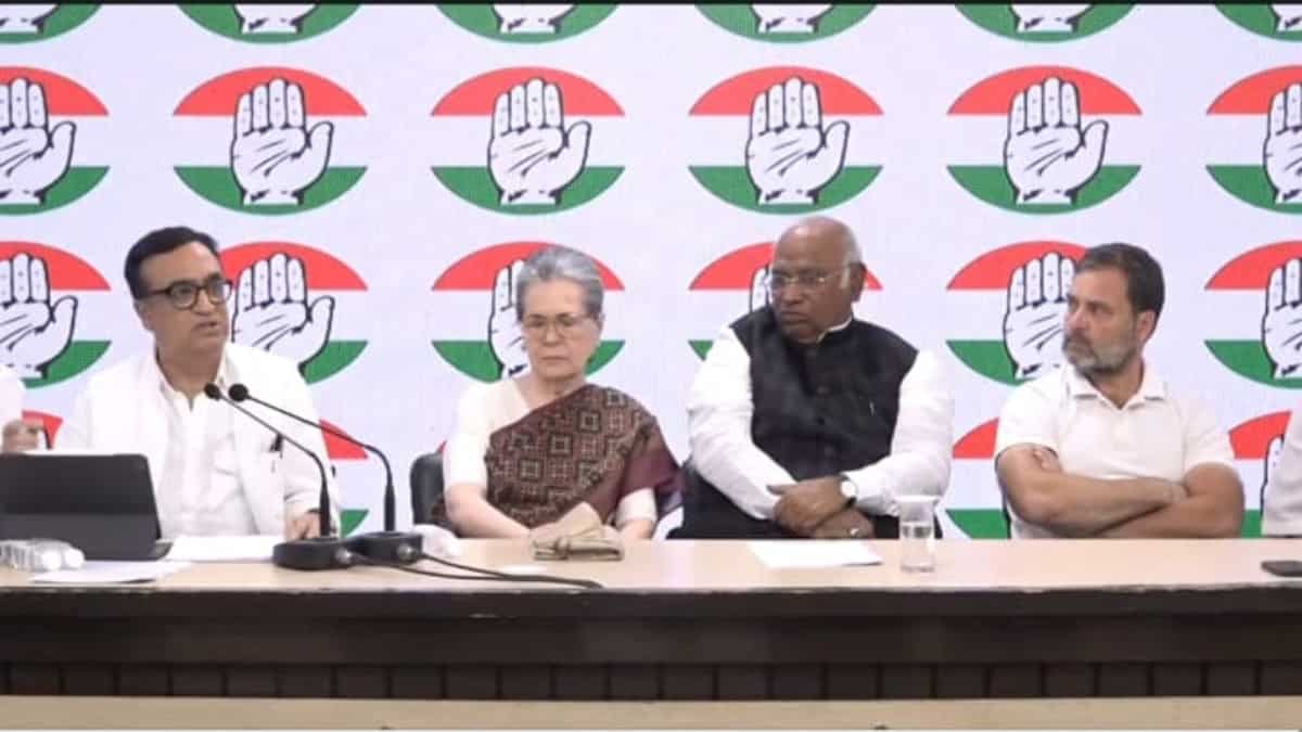 Lok Sabha polls | 'Criminal act by Modi, Shah': Congress slams govt over bank account freeze, BJP hits back