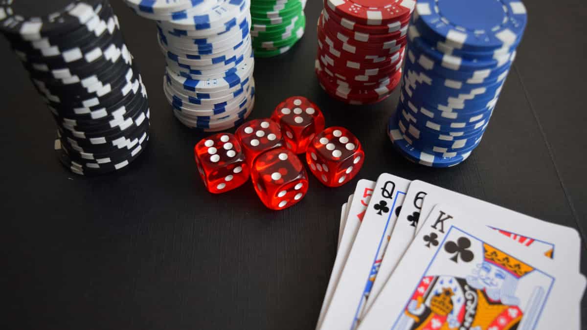 India's I&B ministry cautions social media influencers against endorsing online gambling platforms