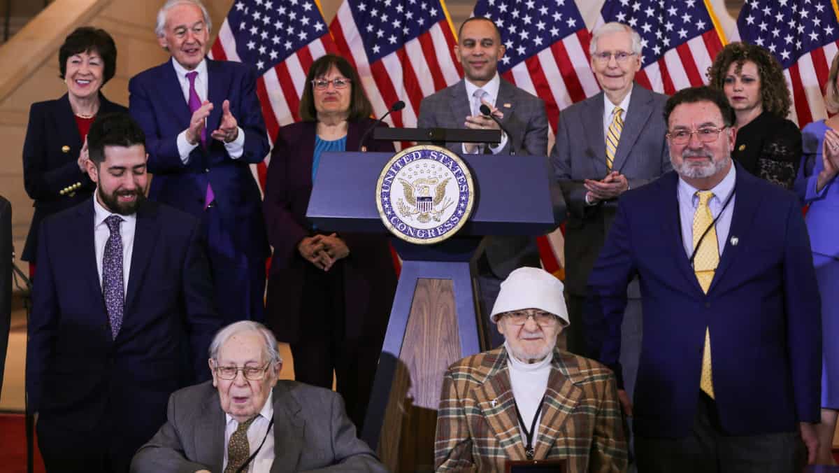 Who are WWII 'Ghost Army' troops honoured with congressional gold medal?