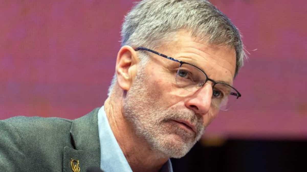 US: Governor bans trans medical care for minors, vetoes abortion restrictions