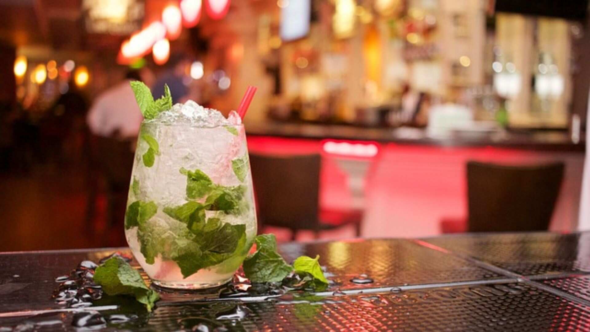 12-year-old US boy rushed to hospital after restaurant serves alcohol mistakenly 12-year-old US boy rushed to hospital after restaurant serves alcohol mistakenly