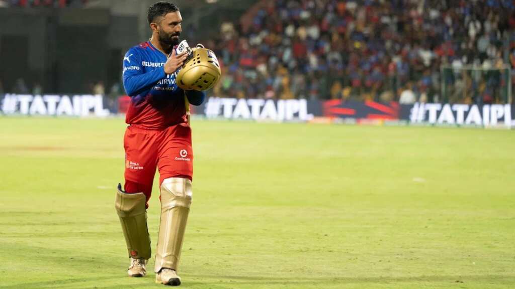 IPL 2024: WATCH | Dinesh Karthik hits PBKS bowler Arshdeep Singh for consecutive boundaries to help RCB win
