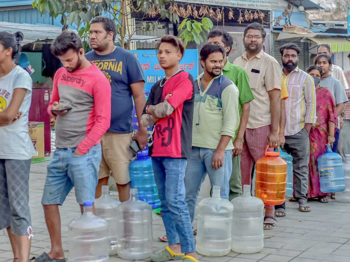 Holi in Bengaluru amid acute water shortage invites heavy fines Holi in Bengaluru amid acute water shortage invites heavy fines