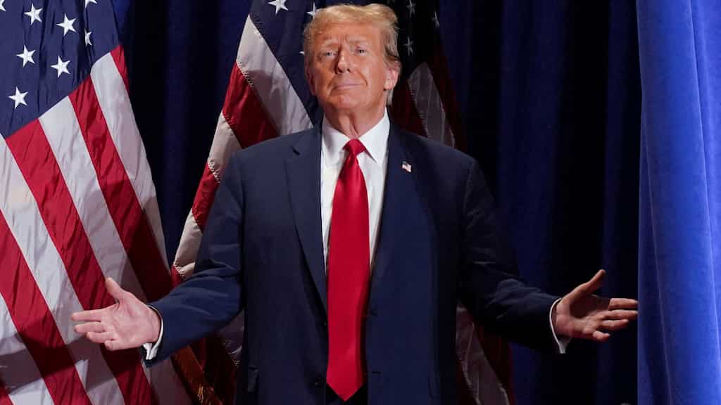 Trump is selling $60 Bibles in collaboration with singer Lee Greenwood. Here's why