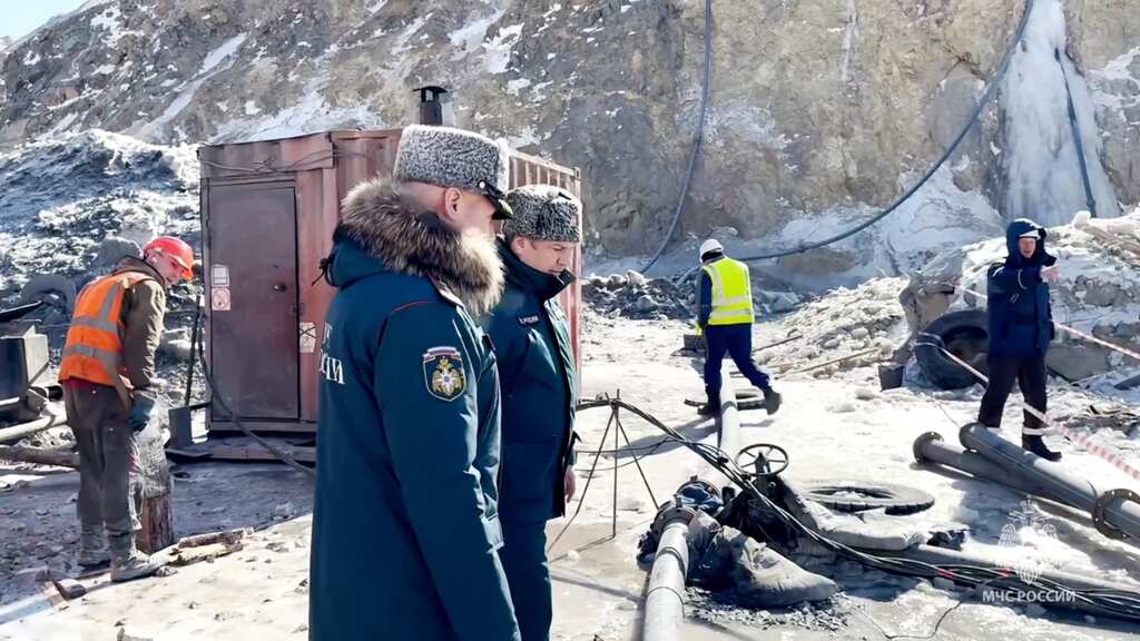 Gold mine in Russia's Amur with 13 trapped workers almost completely flooded