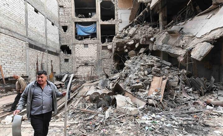Israel airstrikes near Aleppo 'kill 42 Syrian soldiers' as fighting intensifies
