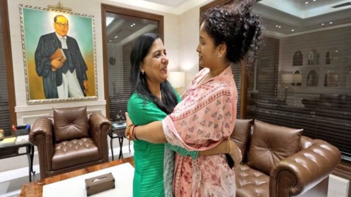 Hemant Soren's wife Kalpana meets Sunita Kejriwal, Sonia Gandhi; says 'will fight against autocratic forces'