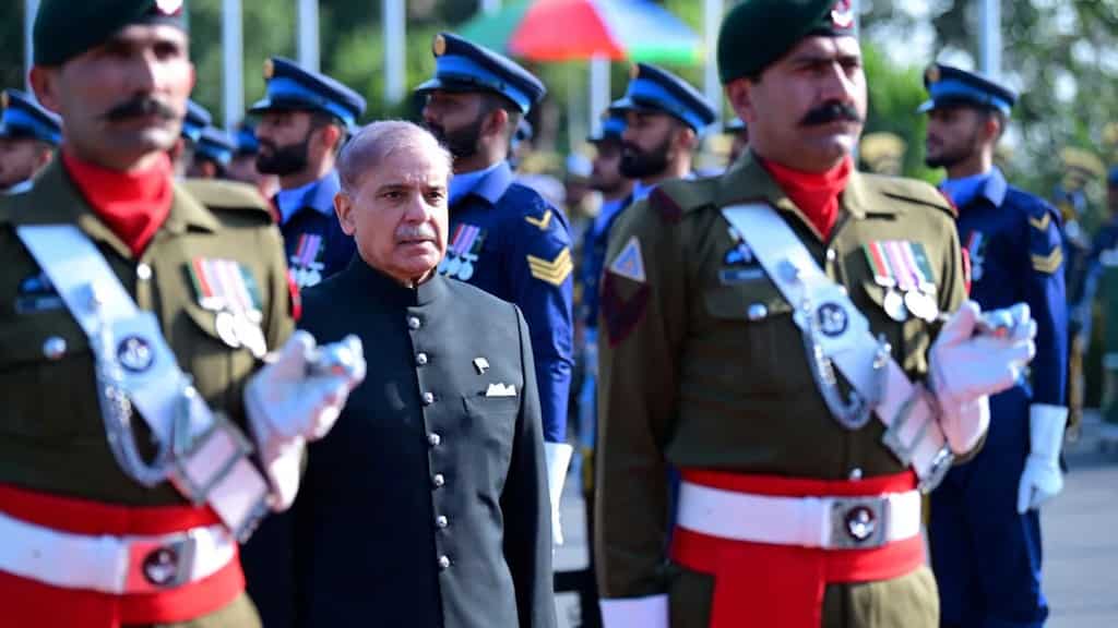 Pak enforces red carpet ban at official events to cut expenses amid economic crisis