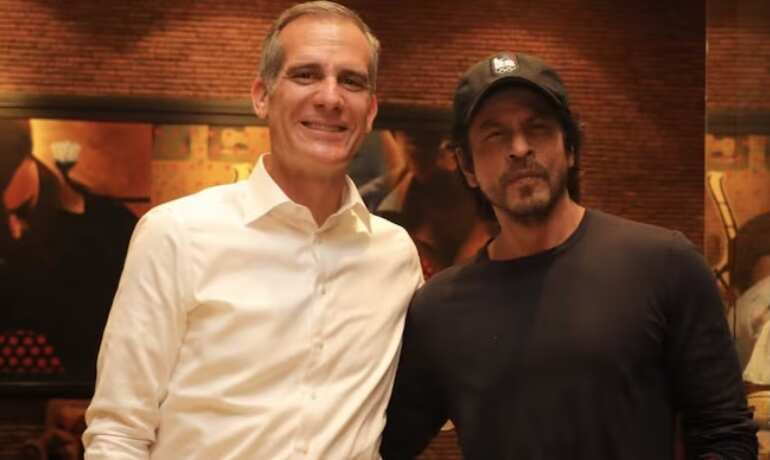 US envoy on Shah Rukh’s stardom, recalls everyone in his office ‘went nuts’ on knowing he met King Khan US envoy on Shah Rukh’s stardom, recalls everyone in his office ‘went nuts’ on knowing he met King Khan