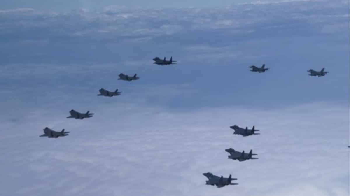 Taiwan tracks 30 Chinese warplanes within 24 hours, prompting regional concerns