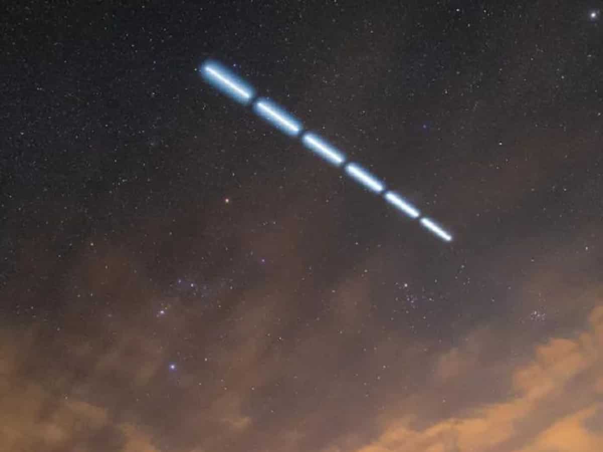 Captured in style! SpaceX's dying Falcon 9 rocket appeared as 'dashed' line of a luminous streak Captured in style! SpaceX's dying Falcon 9 rocket appeared as 'dashed' line of a luminous streak