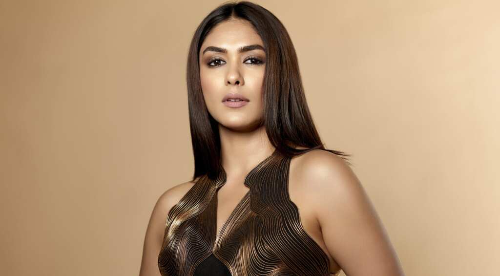 Mrunal Thakur wins Best Actress at Oniros Film Awards, New York for Hi Nanna