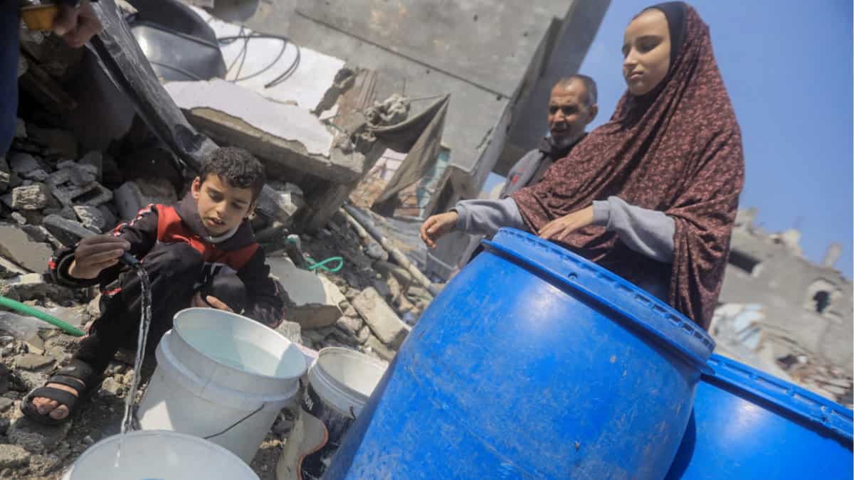 UN warns of waterborne illnesses in Gaza as clean water dwindles UN warns of waterborne illnesses in Gaza as clean water dwindles