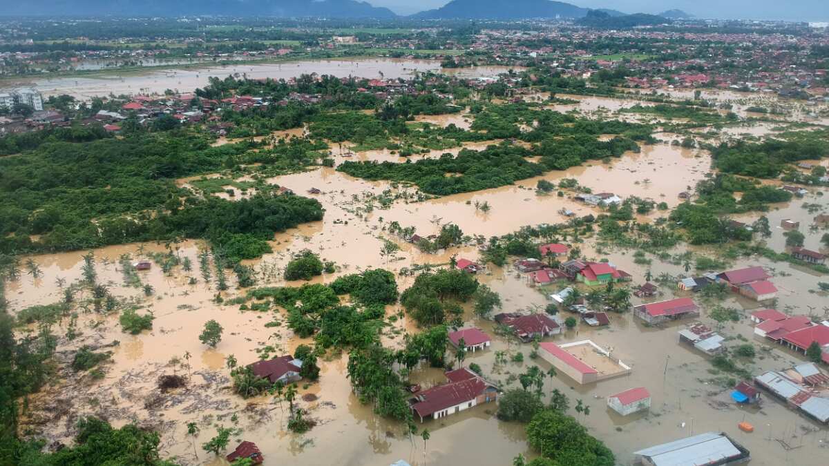 Landslides kill 18 on Indonesia's Sulawesi island, two missing Landslides kill 18 on Indonesia's Sulawesi island, two missing