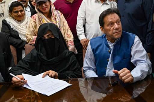 Imran Khan's wife Bushra Bibi's health is fine, say doctors after claims her food was poisoned Imran Khan's wife Bushra Bibi's health is fine, say doctors after claims her food was poisoned