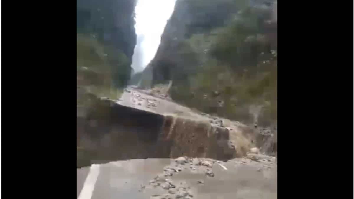 Landslide cuts off road to Arunachal's Dibang Valley that borders China Landslide cuts off road to Arunachal's Dibang Valley that borders China