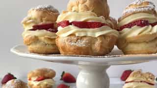New study reveals health risks of neotame, a common sugar substitute used in cakes