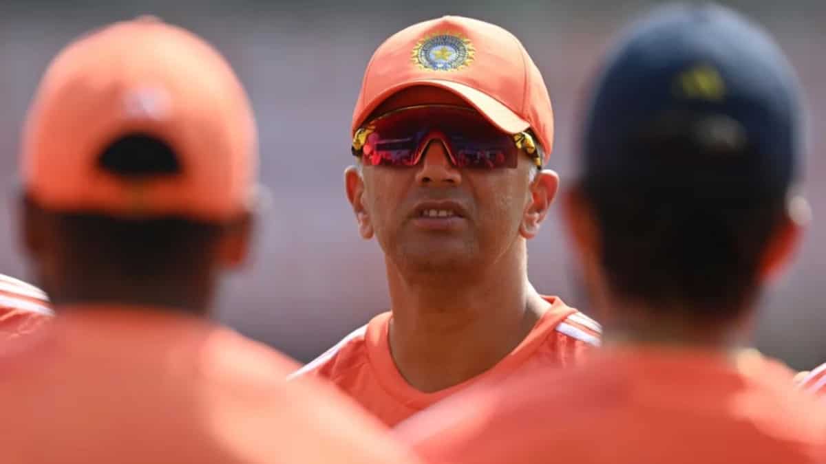 Lok Sabha Elections 2024: Indian cricket team coach Rahul Dravid waits in queue to cast vote - WATCH Lok Sabha Elections 2024: Indian cricket team coach Rahul Dravid waits in queue to cast vote - WATCH