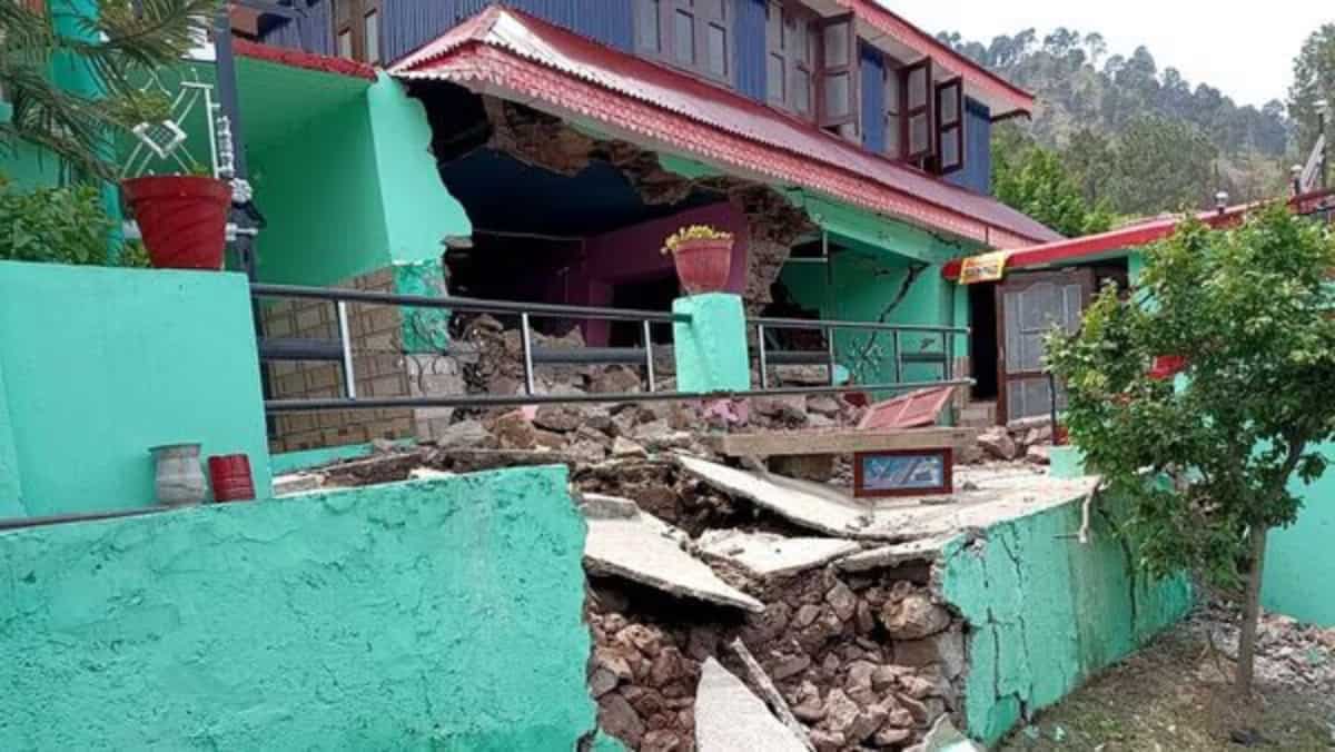 Joshimath Deja Vu: Jammu and Kashmir's sinking road damages dozens of houses in Ramban district Joshimath Deja Vu: Jammu and Kashmir's sinking road damages dozens of houses in Ramban district