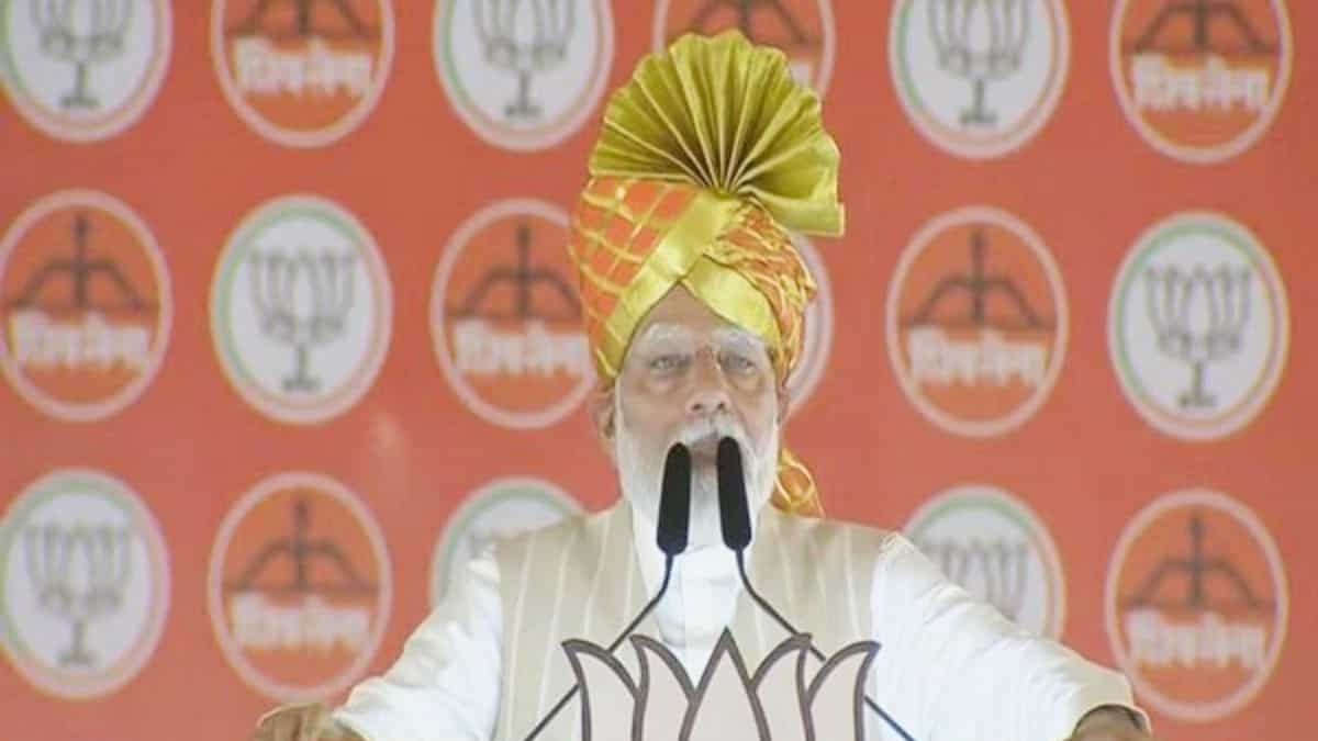 PM Modi takes a jibe at INDIA bloc, says 'opposition alliance planning to have 5 PMs' PM Modi takes a jibe at INDIA bloc, says 'opposition alliance planning to have 5 PMs'