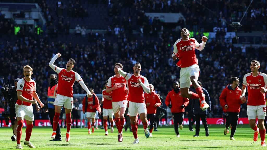 Premier League: Arsenal beat Spurs in thriller to keep title hopes alive