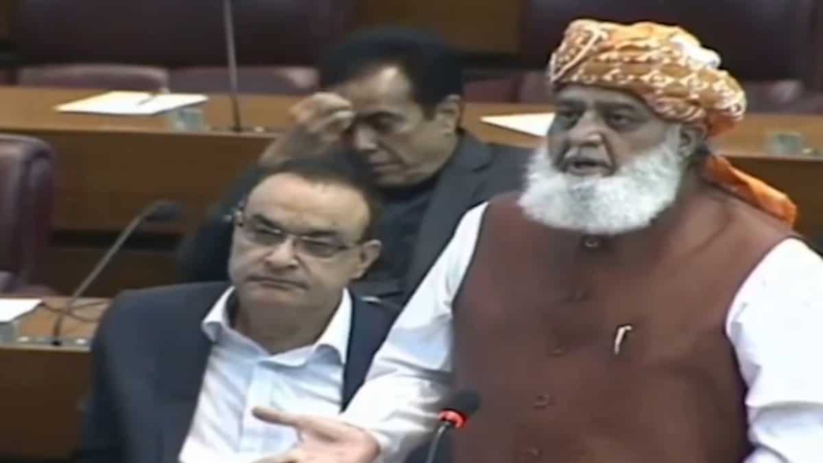 Pakistan leader says, ‘India dreaming of becoming superpower, while we are begging’: WATCH