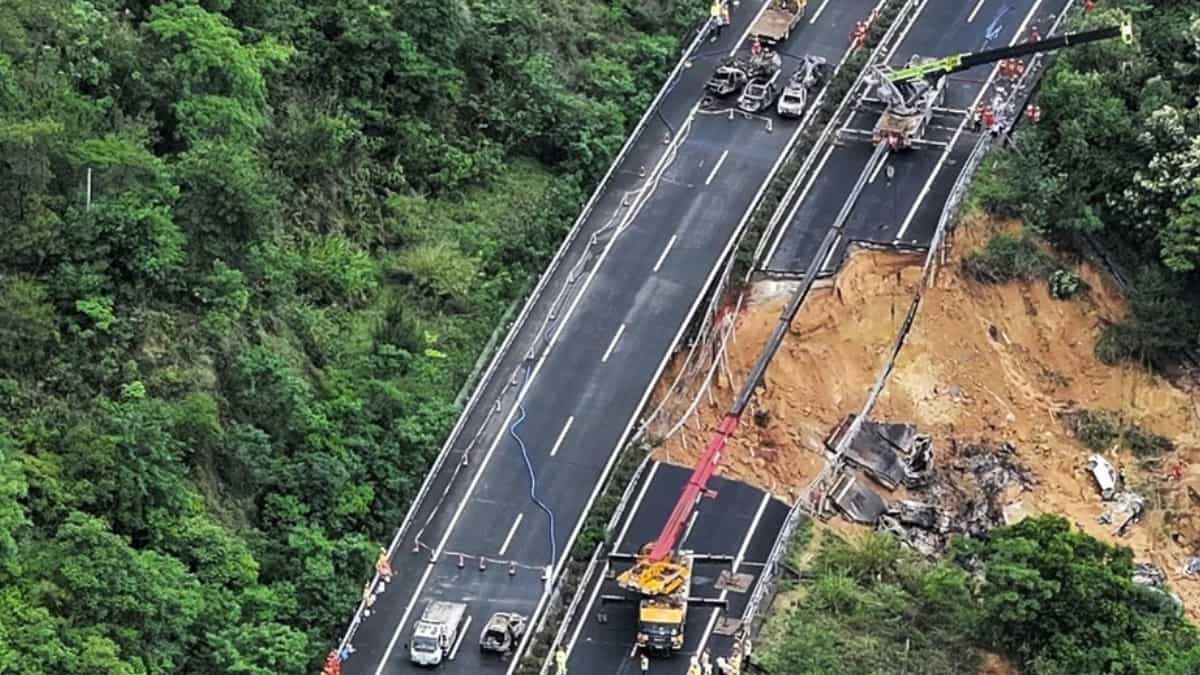 48 dead after highway road collapses in south China's Guangdong, rescue operations on 48 dead after highway road collapses in south China's Guangdong, rescue operations on