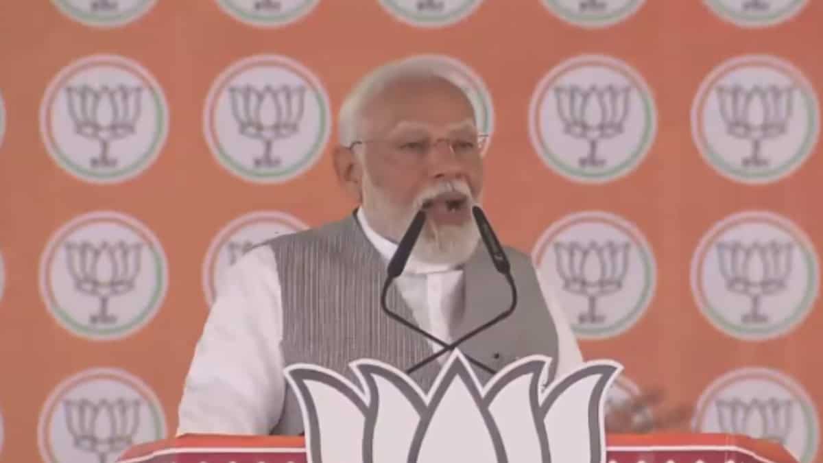Lok Sabha Elections 2024: PM Modi throws 'mujra' jibe at Opposition over reservation row