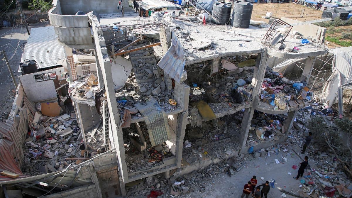 Hamas official says Cairo truce meeting ends, delegation to leave for Doha