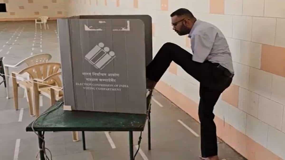 Lok Sabha elections 2024: Voter who lost hands in accident casts vote using feet in Gujarat's Nadiad Lok Sabha elections 2024: Voter who lost hands in accident casts vote using feet in Gujarat's Nadiad