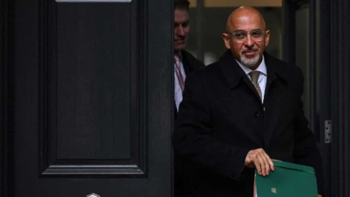 UK: Nadhim Zahawi announces decision to stand down at general election