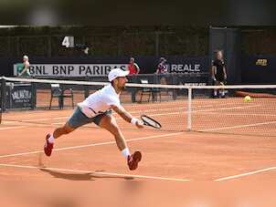 Novak Djokovic hit on head by water bottle at Italian Open - Watch