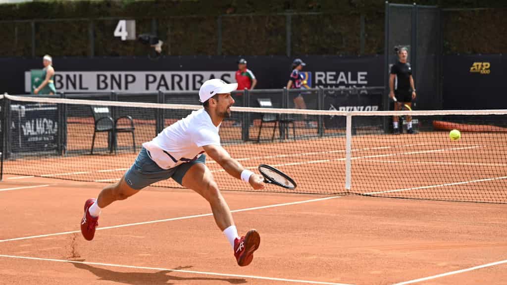 Novak Djokovic hit on head by water bottle at Italian Open - Watch