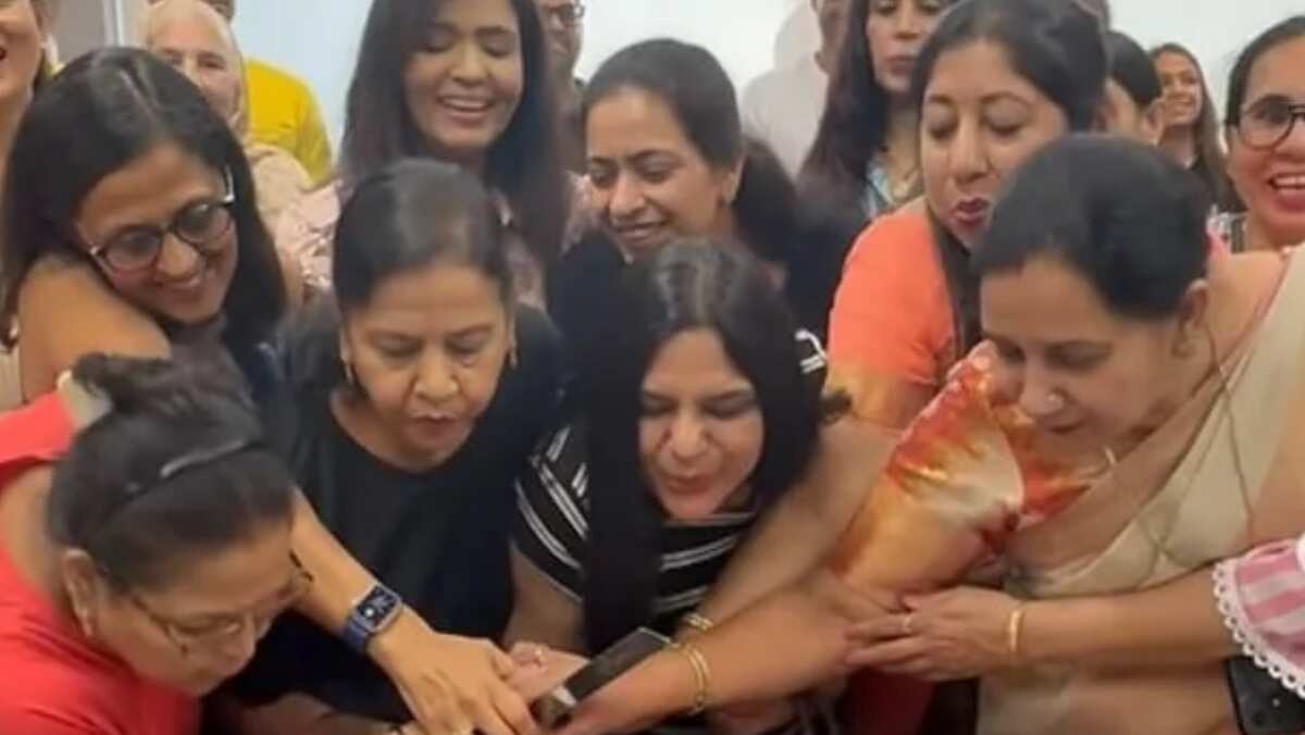 Zomato CEO Deepinder Goyal's surprise for employees' moms steals hearts on Mother's Day Zomato CEO Deepinder Goyal's surprise for employees' moms steals hearts on Mother's Day