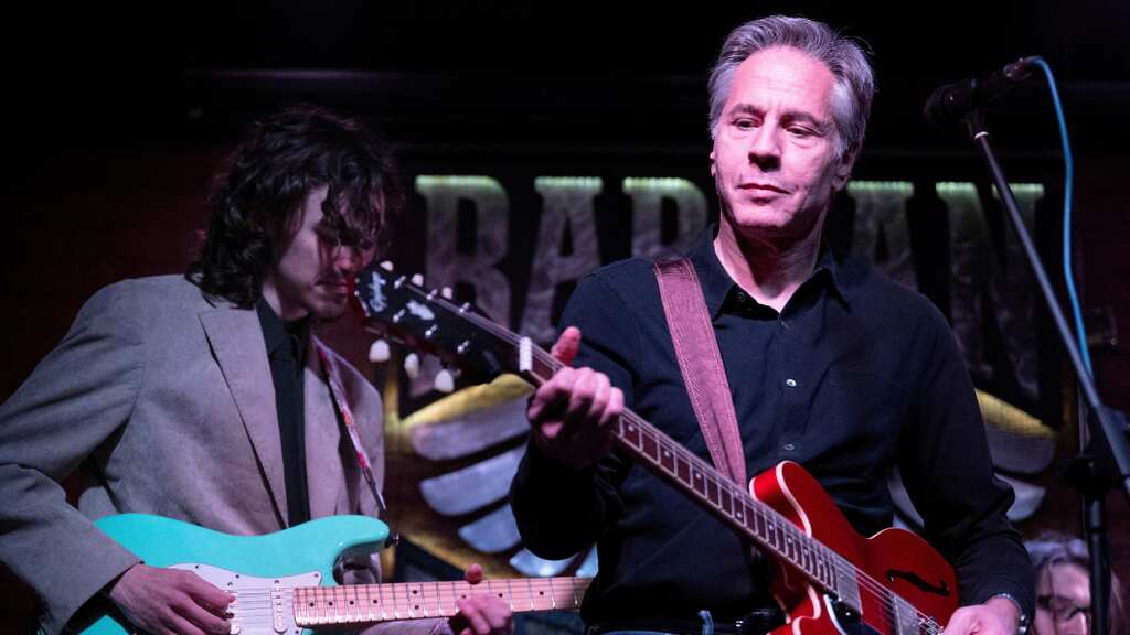 Antony Blinken plays guitar in Kyiv to signify defiance and hope, ends up getting slammed