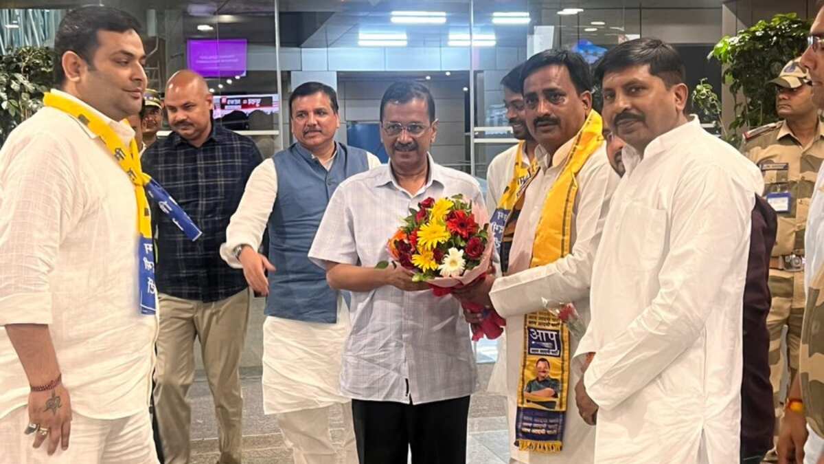 Bibhav Kumar, accused of assaulting Swati Maliwal, seen with Delhi CM; BJP reacts Bibhav Kumar, accused of assaulting Swati Maliwal, seen with Delhi CM; BJP reacts