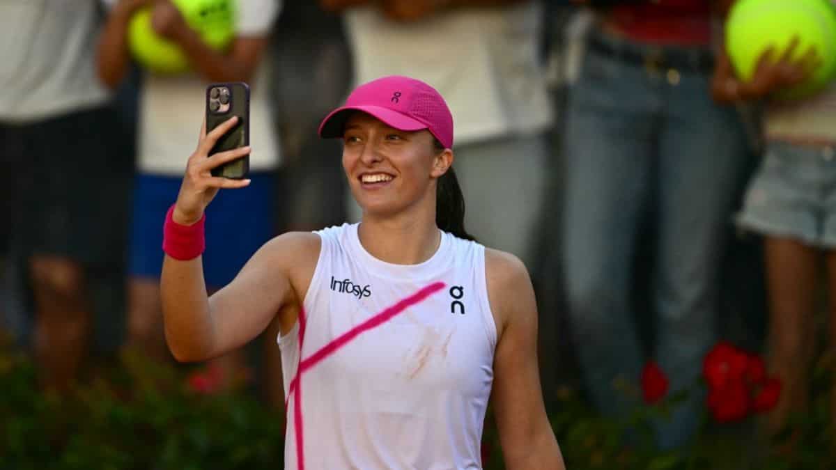 Tennis: World no. 1 Iga Swiatek downs Coco Gauff in Rome Open semis