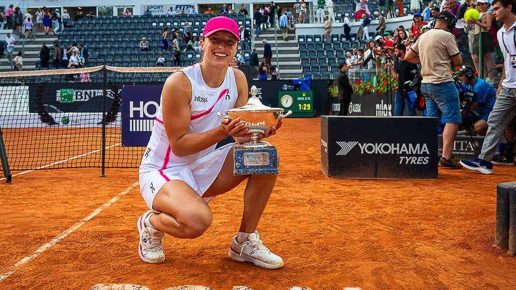 Iga Swiatek demolishes Australian Open champion Aryna Sabalenka to win third Rome title