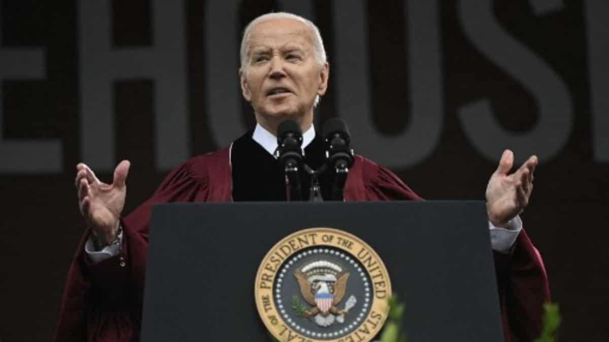 Conservatives slam Biden for allegedly dozing off during Memorial Day ceremony Conservatives slam Biden for allegedly dozing off during Memorial Day ceremony