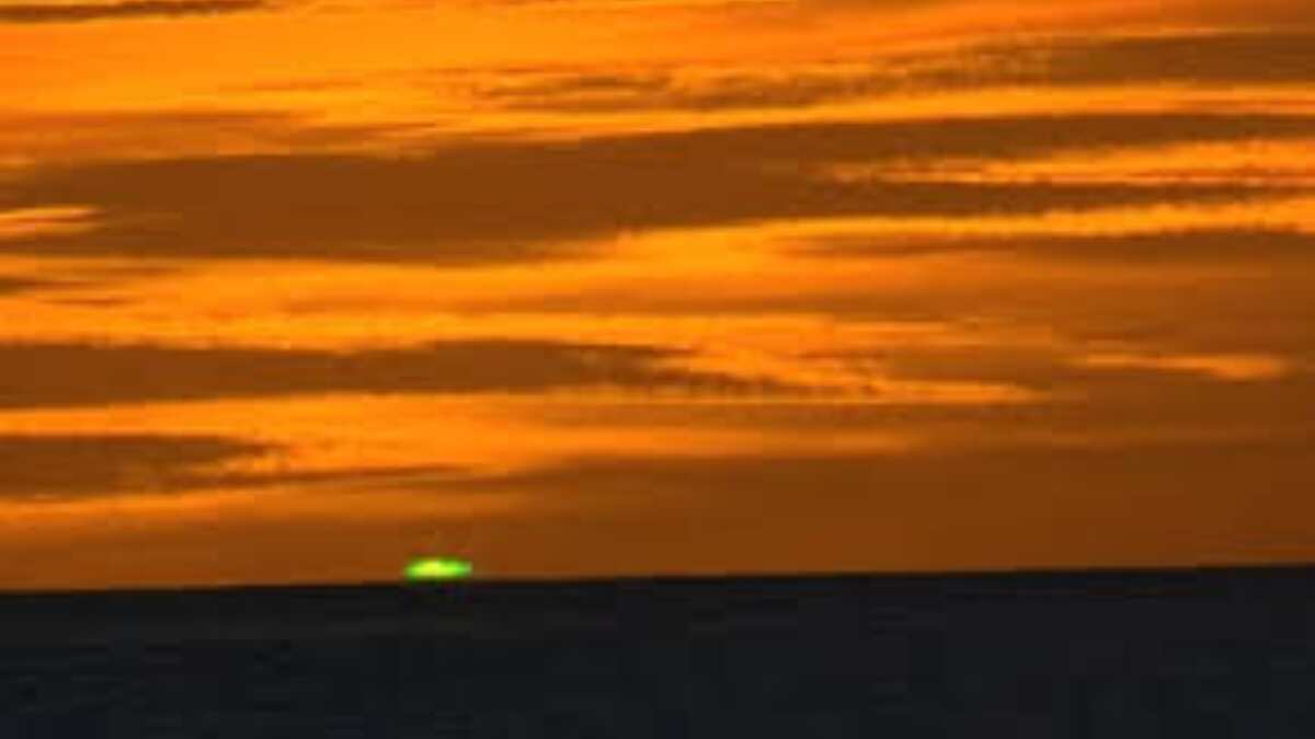 Ever seen a green flash at sunset? Here's why it happens.