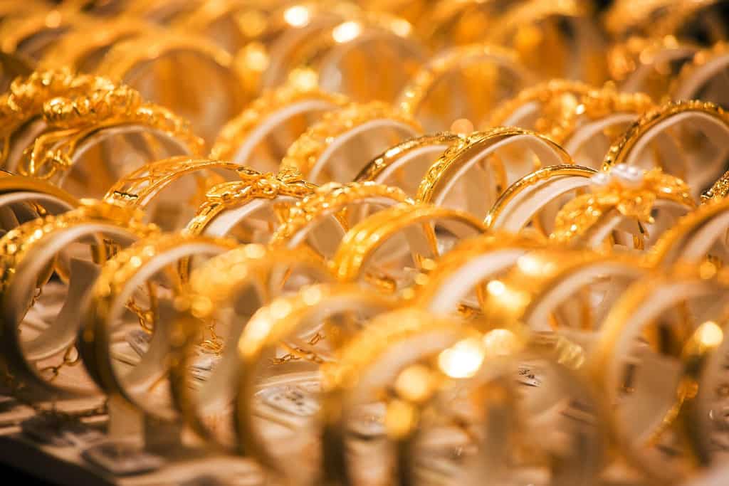 China’s gold imports plunge amid record prices and economic uncertainty