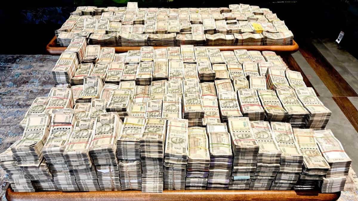 Income Tax dept raids Surana Jewellers in Nashik, seizes $3.1 million in cash, assets worth $10.8 million Income Tax dept raids Surana Jewellers in Nashik, seizes $3.1 million in cash, assets worth $10.8 million
