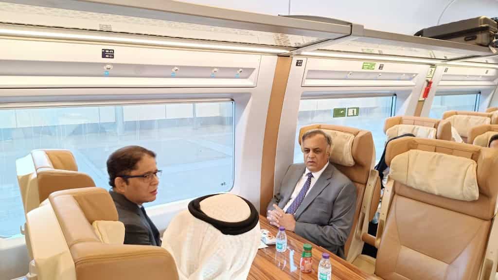 Indian Hajis take high-speed train from Jeddah airport to Makkah for the first time