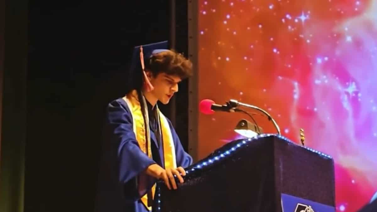 US high school valedictorian delivers moving speech hours after burying father