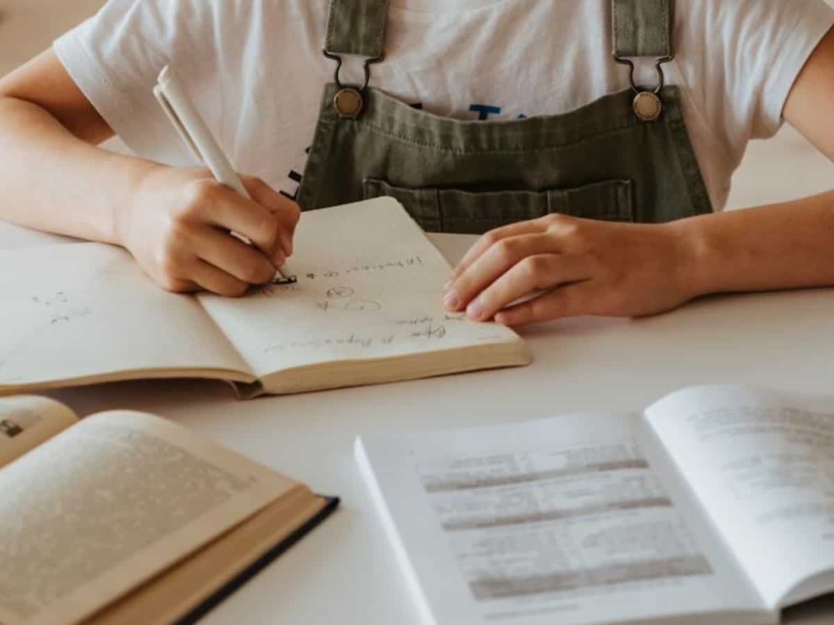 Frustrated Chinese father throws pomegranate at son over homework, ruptures boy’s spleen Frustrated Chinese father throws pomegranate at son over homework, ruptures boy’s spleen