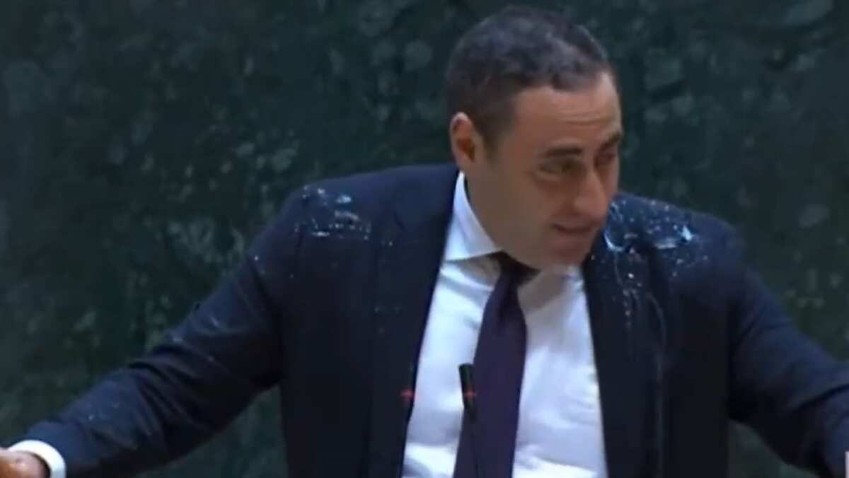 WATCH: Water thrown on Georgian leader during fiery Parliamentary debate on foreign influence law WATCH: Water thrown on Georgian leader during fiery Parliamentary debate on foreign influence law