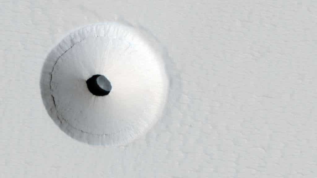 Mysterious hole appears on surface of Mars. What's hiding in there? Aliens?