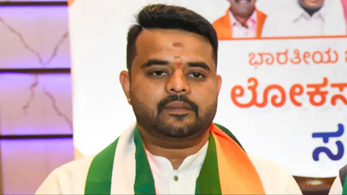 Prajwal Revanna arrest: Ex-JD(S) MP brought to hospital for medical examination Prajwal Revanna arrest: Ex-JD(S) MP brought to hospital for medical examination