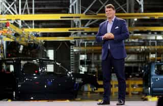 Ford and GM CEOs diverge on future of hybrid vehicles
