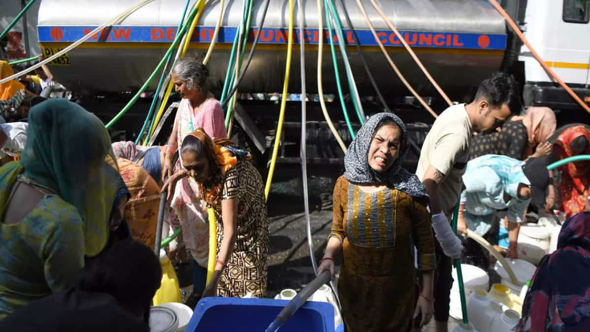 Delhi battles acute water crisis, state govt moves SC seeking additional water supply